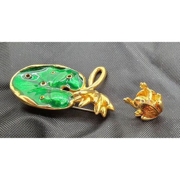 Frog & Lily Pad Enamel Brooch Pin Set Gold Tone Lapel Accessory Green & Orange J - Picture 3 of 7
